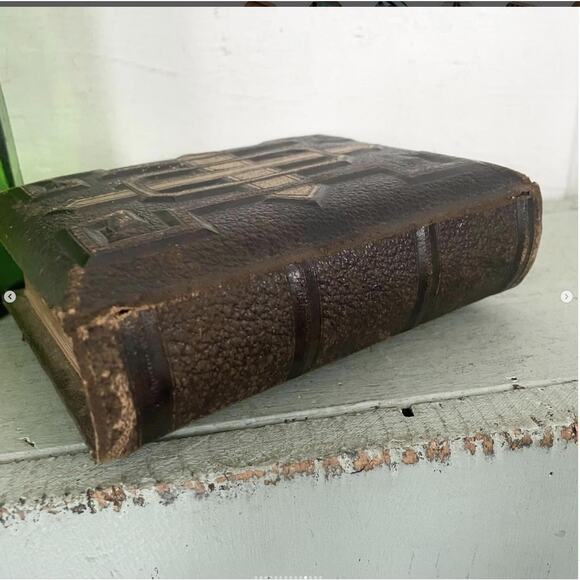Antique Shabby CDV Photo Album Leather Cover Brass Gold Edges 20 Pages EMPTY - Picture 9 of 10